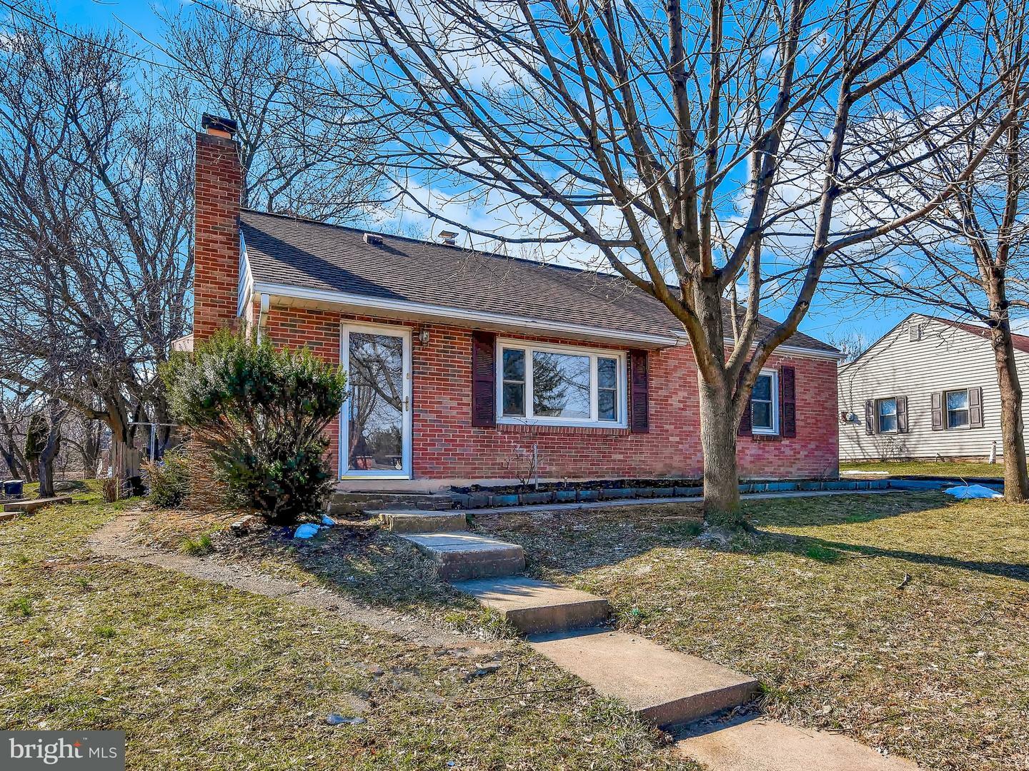 Property Photo:  14 Birch Street  PA 17050 