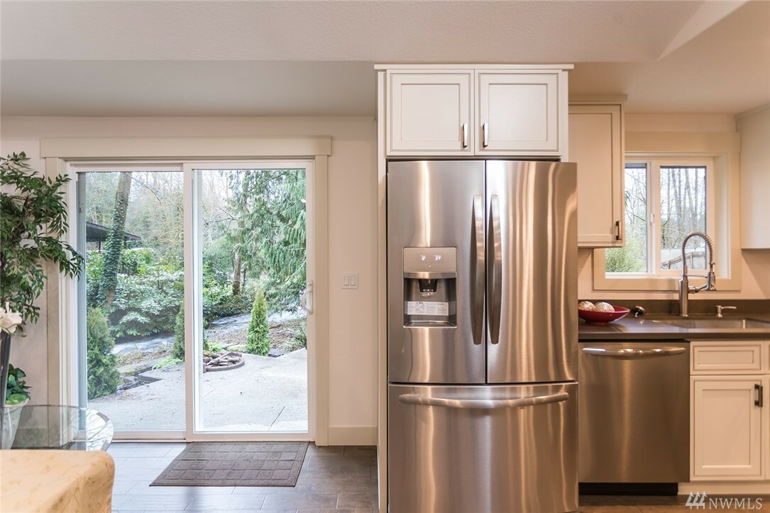 Property Photo: 22545 Dorre Don Wy SE WA 98038