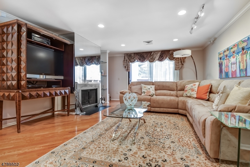 Property Photo:  3 Cerone Ct  NJ 07052 