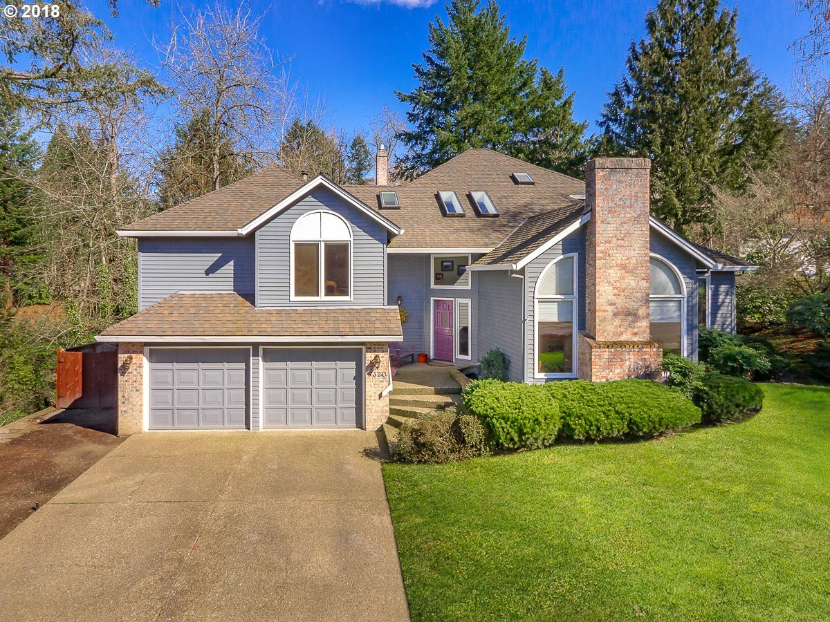 6320 SW Dolph Dr  Portland OR 97219 photo