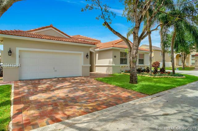 Property Photo:  5285 SW 34th  Ave  FL 33312 