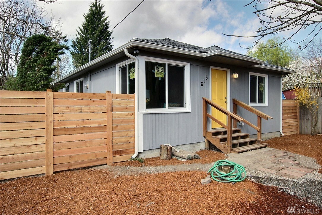 Property Photo:  615 1st Ave S  WA 98032 