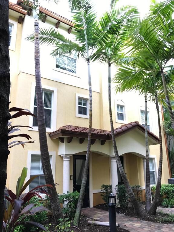 Property Photo:  2682 N Federal Highway 19  FL 33435 