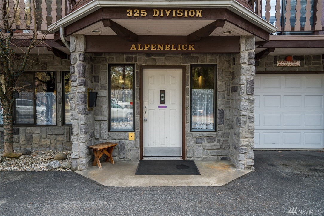 Property Photo:  325 Division St 109  WA 98826 