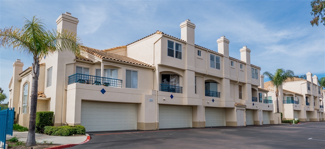 Property Photo: 6131 Calle Mariselda 106 CA 92124