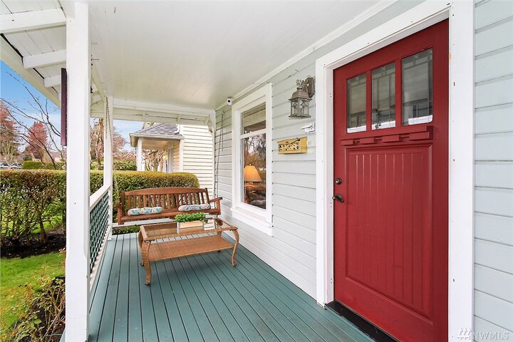 Property Photo: 1927 Rucker Ave WA 98201