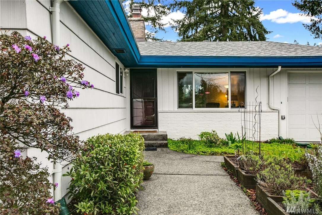 Property Photo: 1029 158th Place SE WA 98008