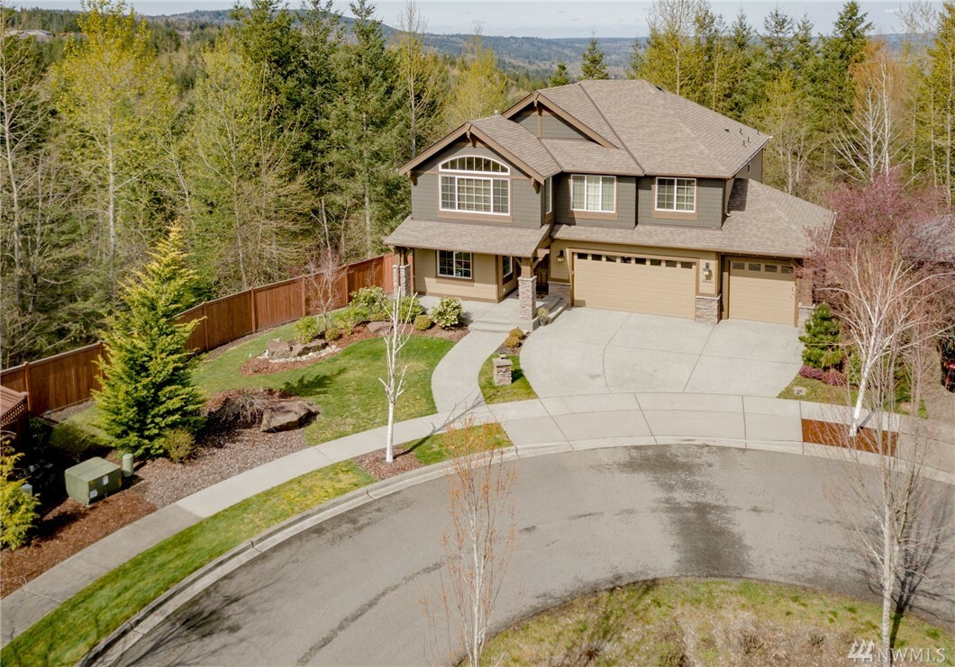 Property Photo:  6213 SE Whitaker Lane  WA 98065 