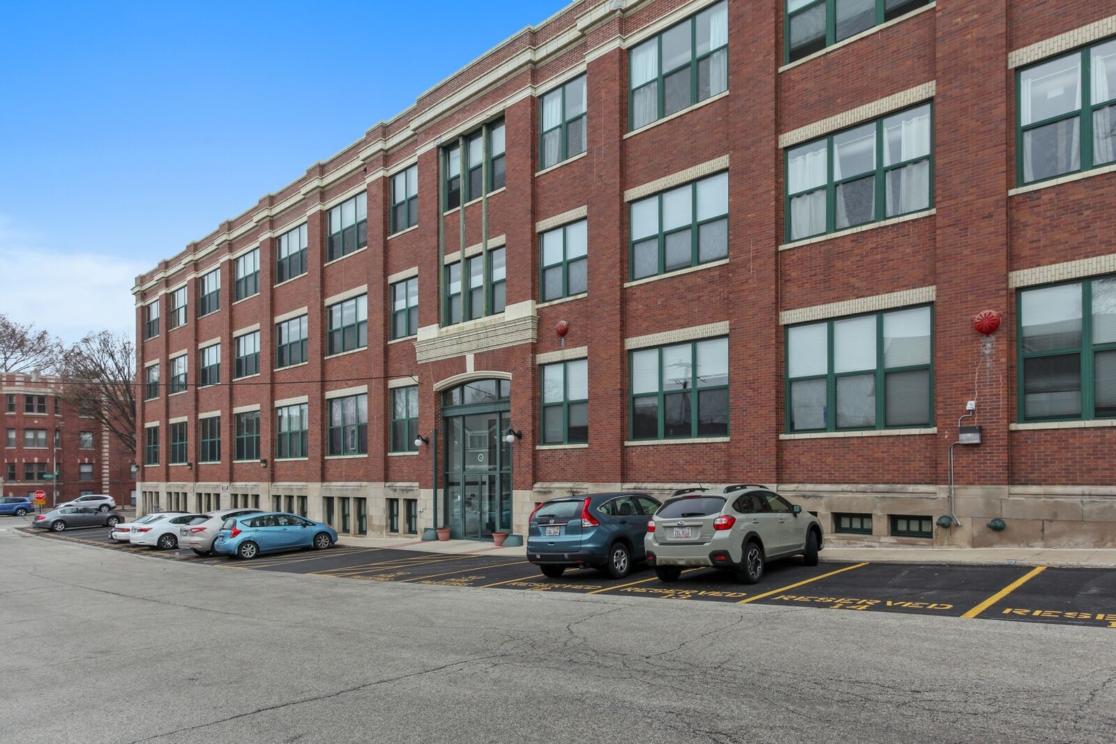 Property Photo:  601 Linden Place 125  IL 60202 