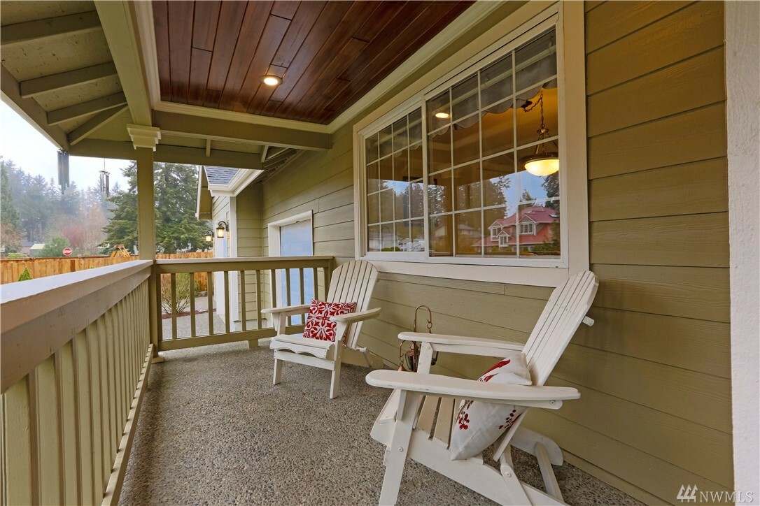 Property Photo:  5207 Brady Place SE  WA 98366 