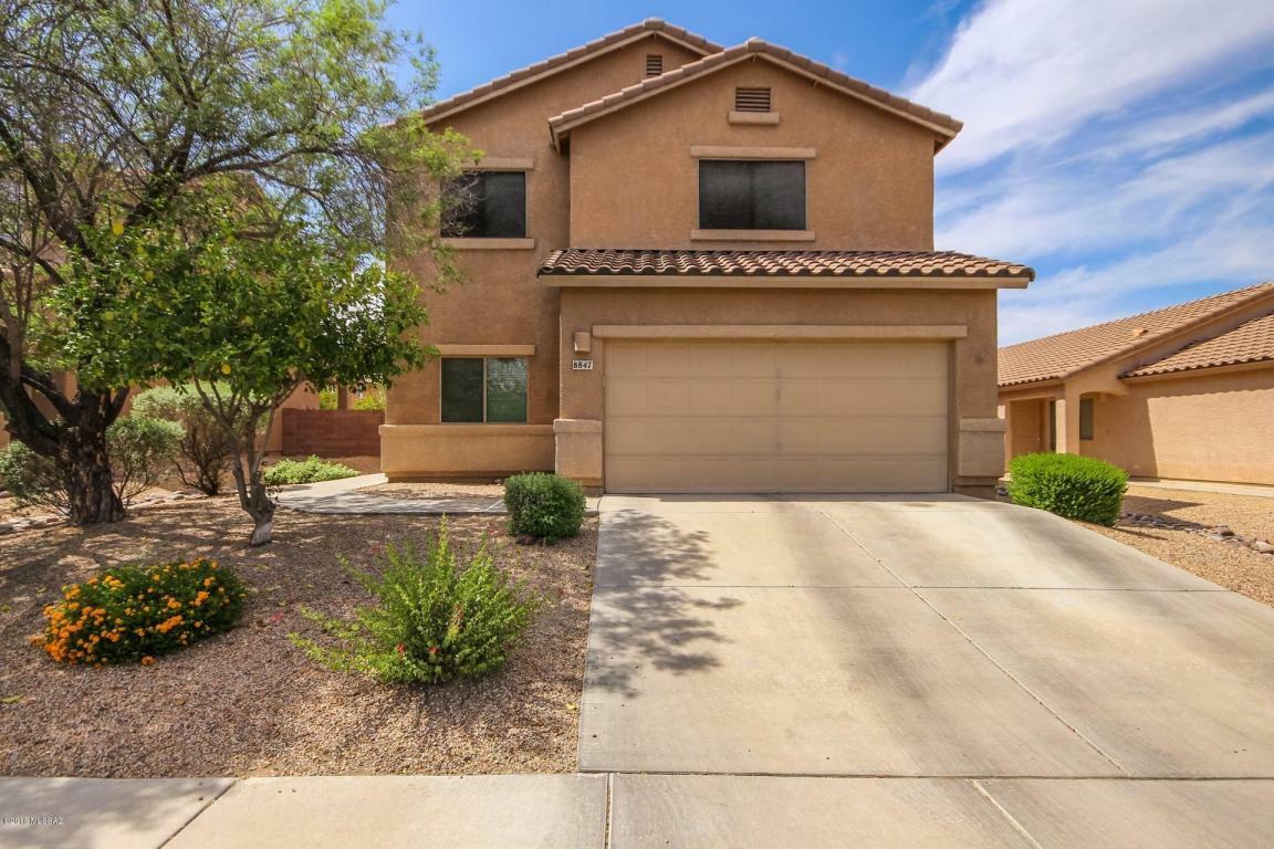 Property Photo:  8847 N Moonfire Drive  AZ 85743 