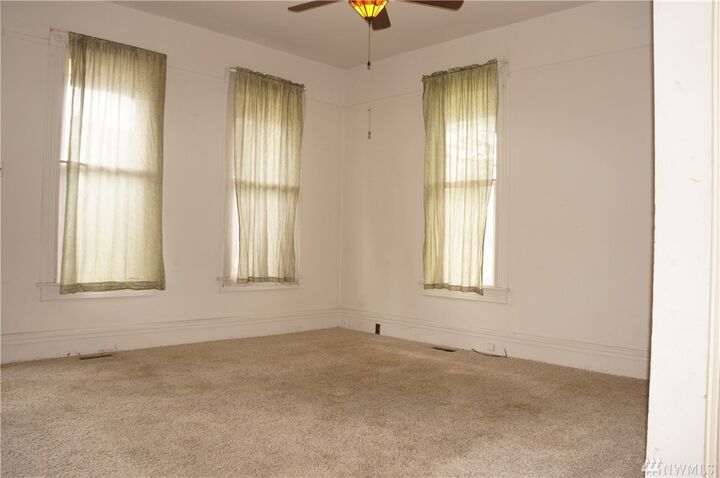 Property Photo:  6320 S Yakima Ave  WA 98408 