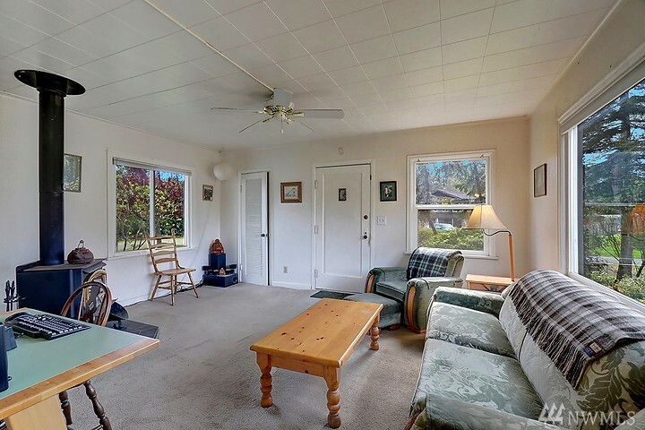 Property Photo: 4719 Bayview Lane WA 98203