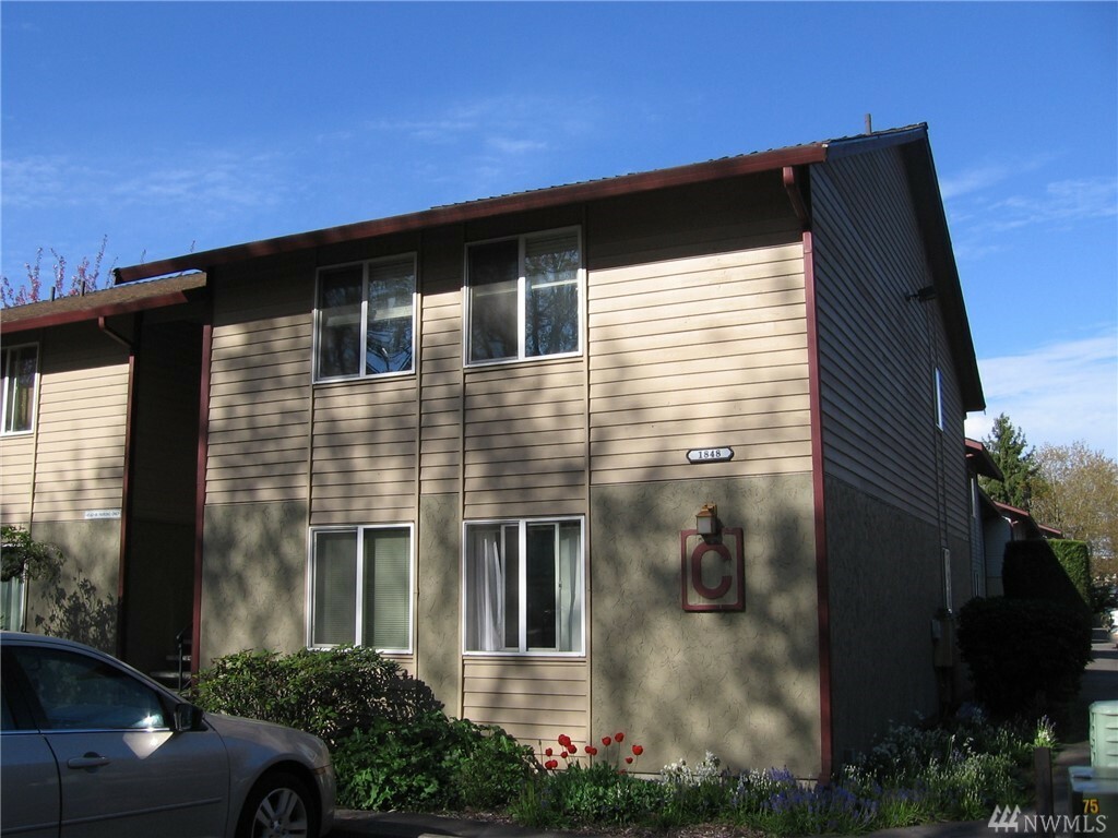Property Photo:  1848 Central Place S C21  WA 98030 