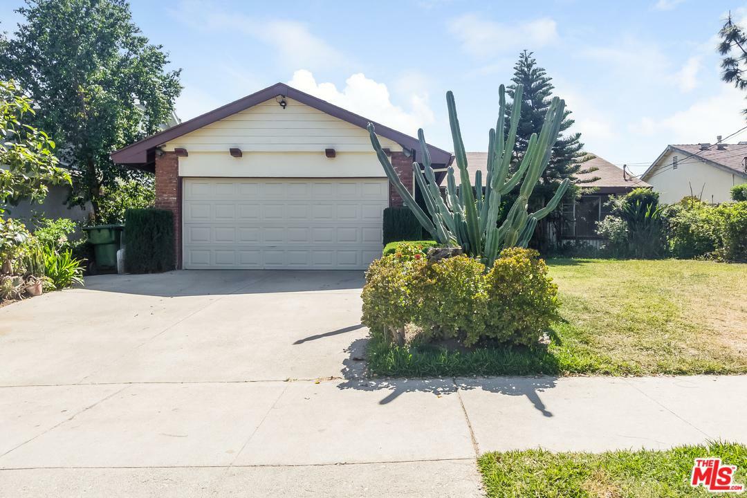 Property Photo: 13207 De Garmo Ave CA 91342