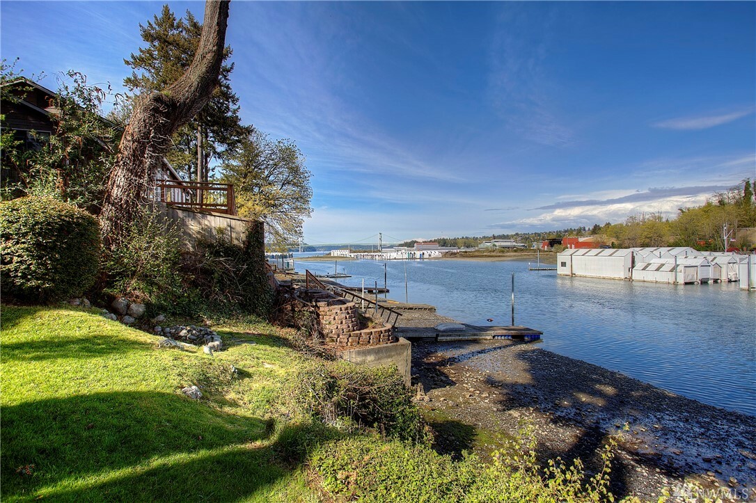 Property Photo:  2215 E Day Island Blvd W  WA 98466 