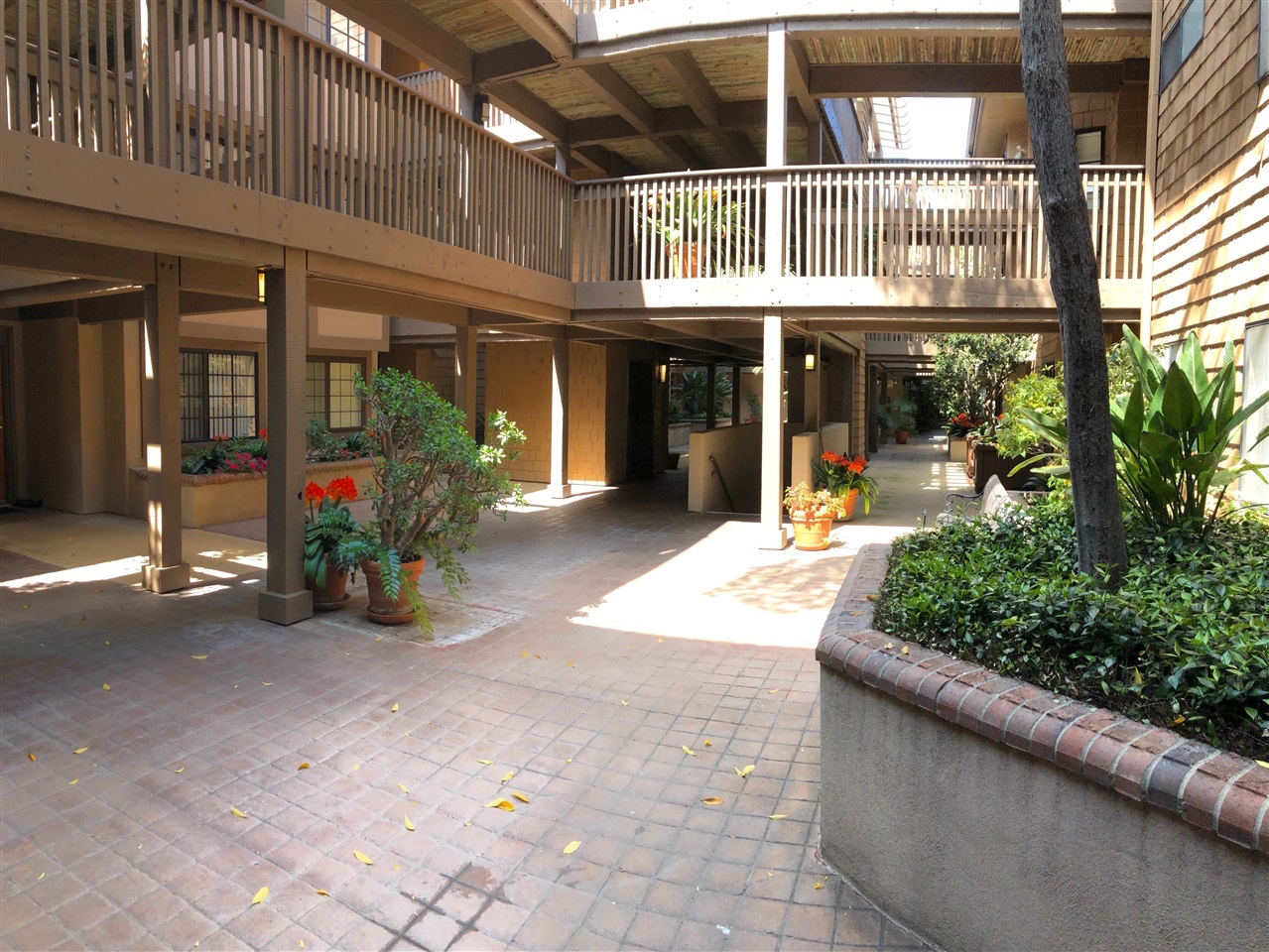 Property Photo: 8870 Villa La Jolla Dr 105 CA 92037