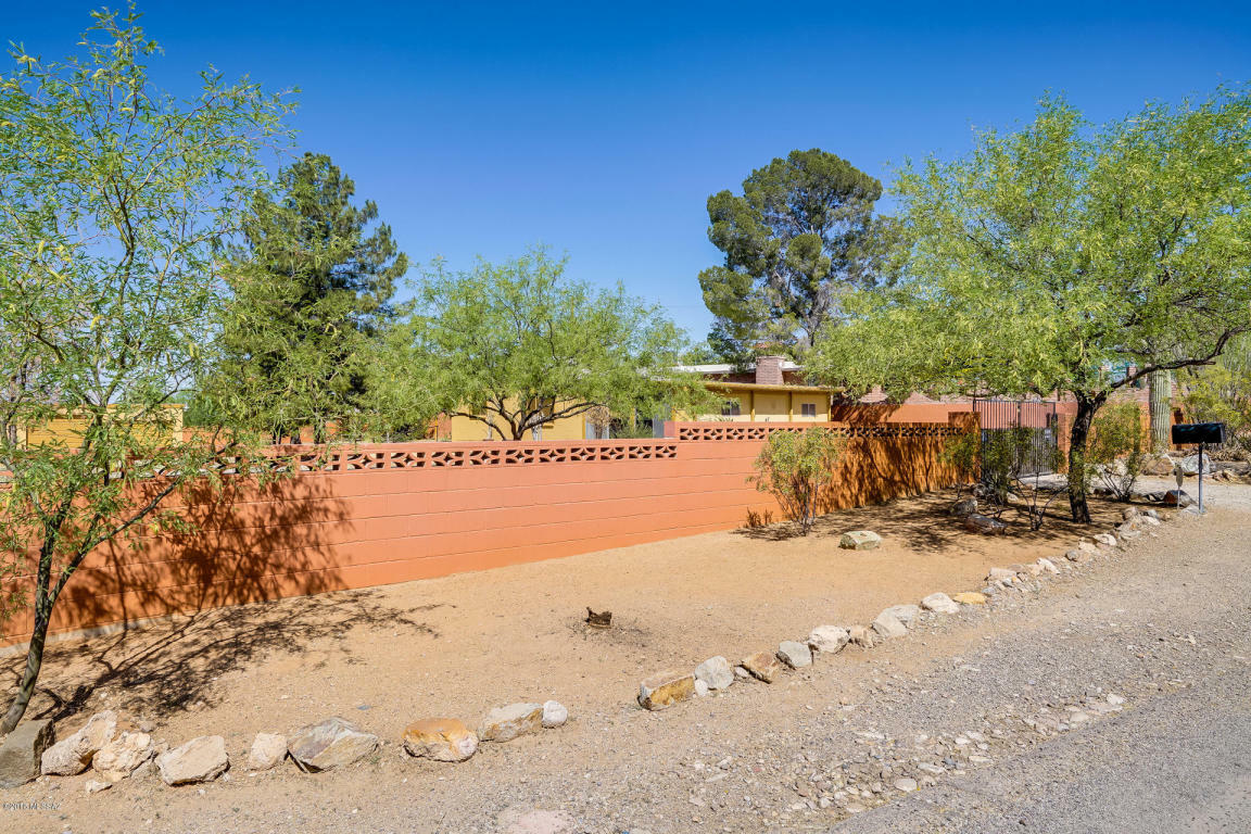 Property Photo:  10258 S Rainbow Lane  AZ 85756 