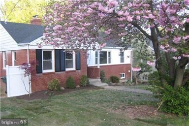 Property Photo: 2811 Old Dominion Boulevard VA 22305