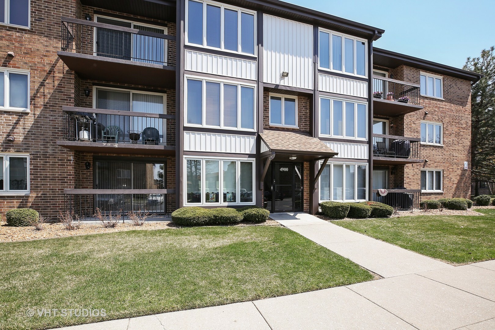 Property Photo:  4900 Circle Court 204  IL 60418 