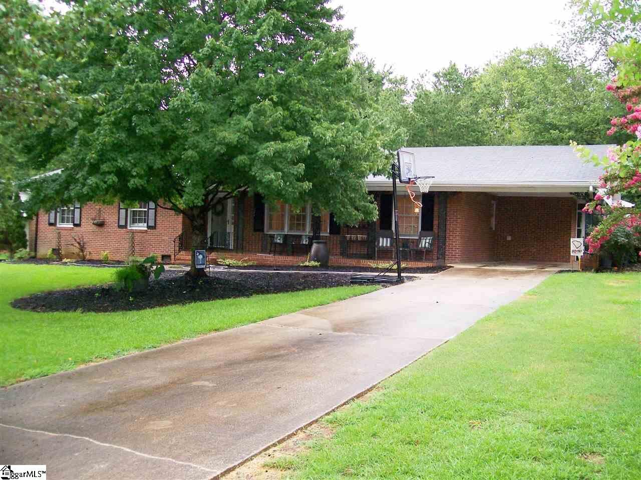 Property Photo:  121 Floy Street  SC 29301 