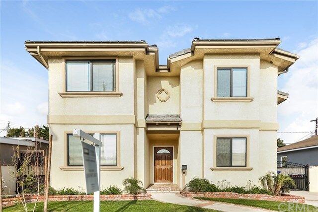 Property Photo: 1020 Hickory Avenue CA 90503