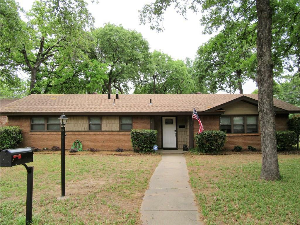 Property Photo: 741 W Cheryl Avenue TX 76053