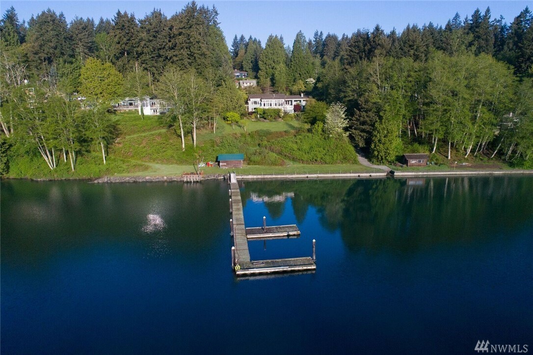 Property Photo: 11338 Arrow Point Dr NE WA 98110