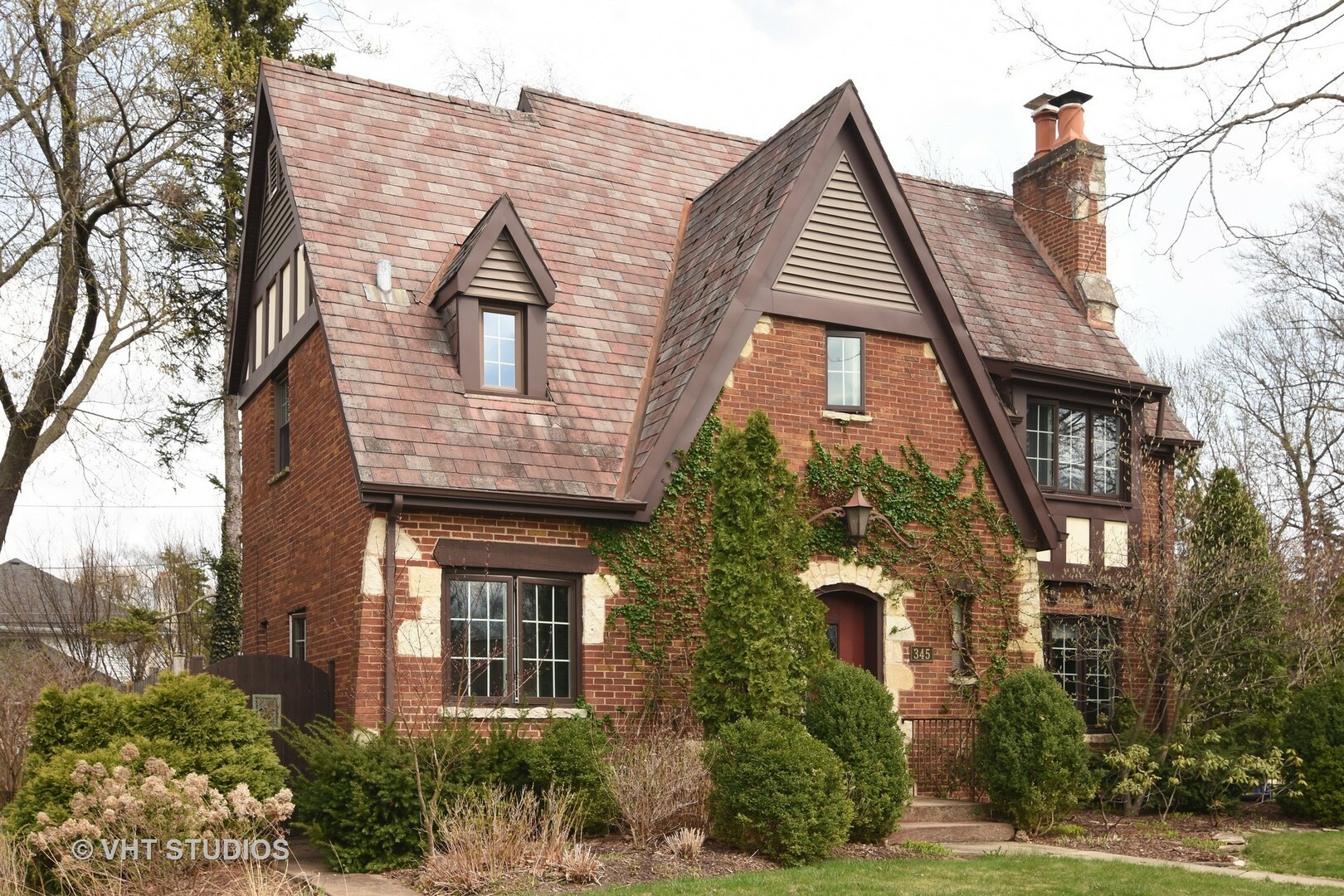Property Photo: 345 Stratford Road IL 60016