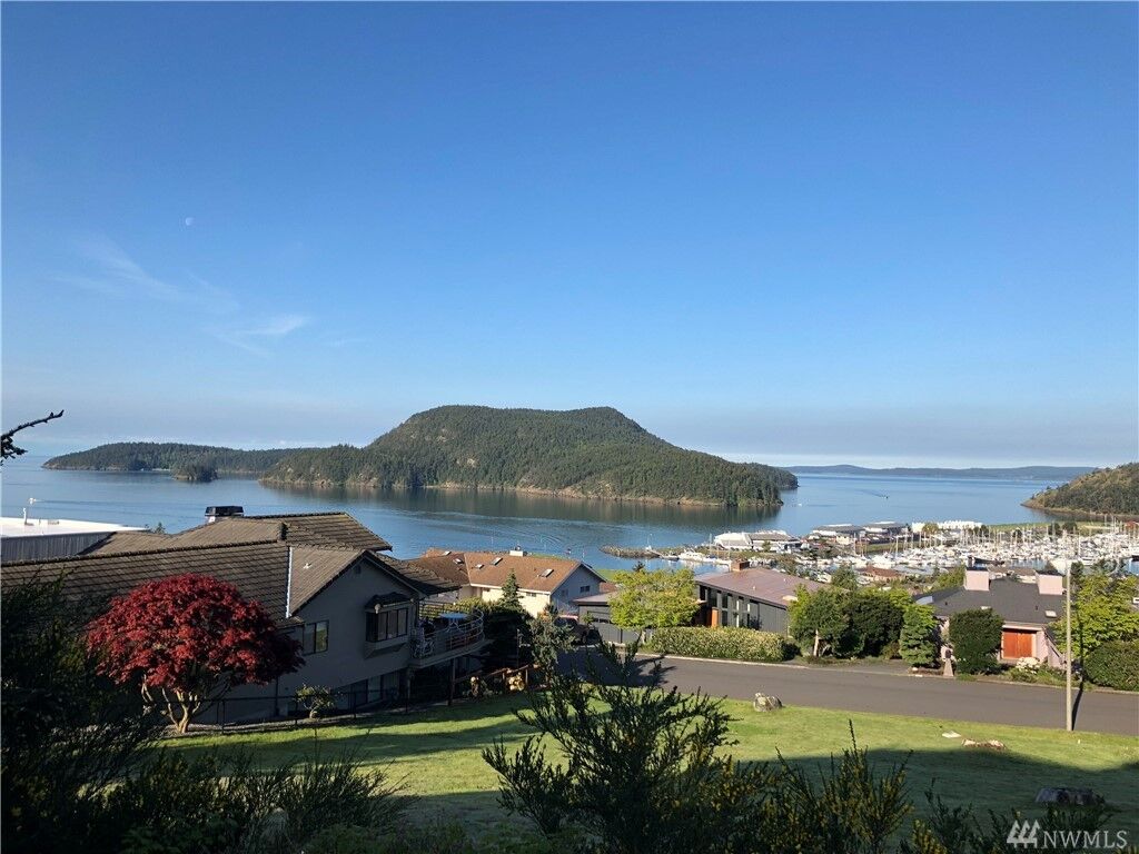 Property Photo: 4918 Heather Dr WA 98221