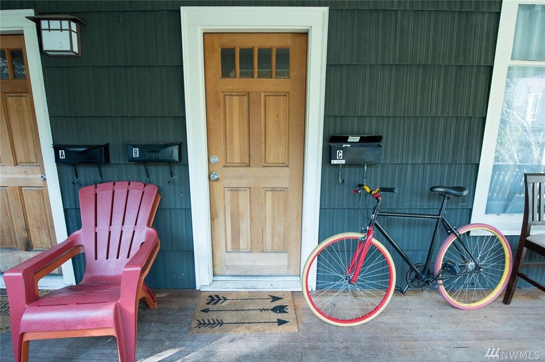 Property Photo: 12 Etruria St WA 98109