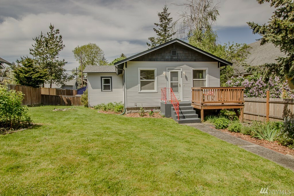 Property Photo:  1017 Mason St  WA 98225 