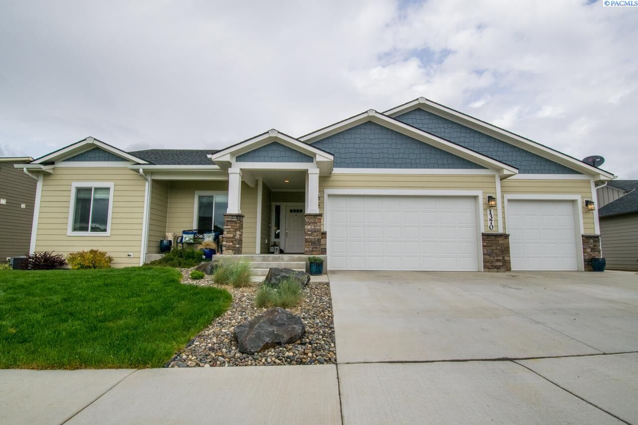 Property Photo: 1370 SW Panorama WA 99163