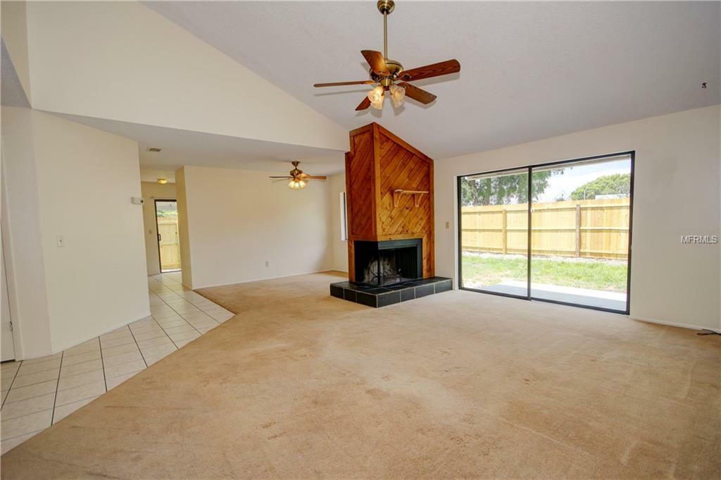 Property Photo: 1050 Huntington Court FL 32750