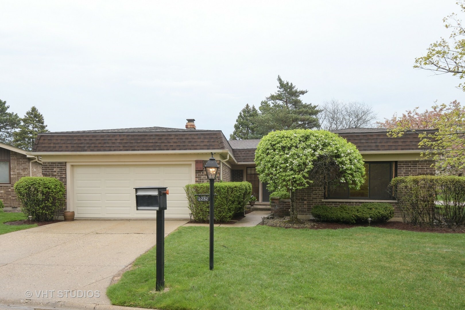 Property Photo:  2232 Valencia Drive  IL 60062 