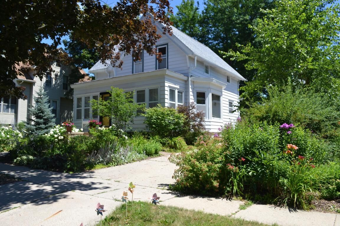 Property Photo:  134 S Dewey Ave  WI 53549 
