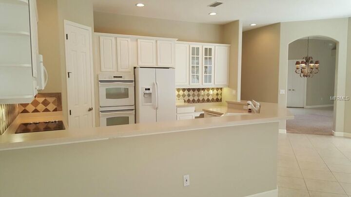 Property Photo:  6812 Coyote Ridge Court  FL 34201
