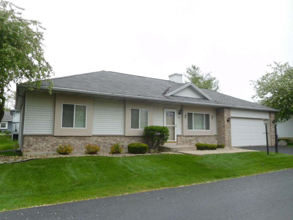 Property Photo: 923 Park Cir 23 WI 53182