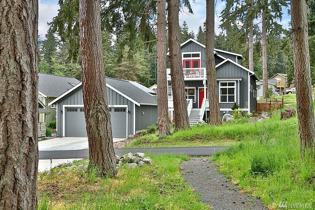 Property Photo: 225 Bowery Lp WA 98260