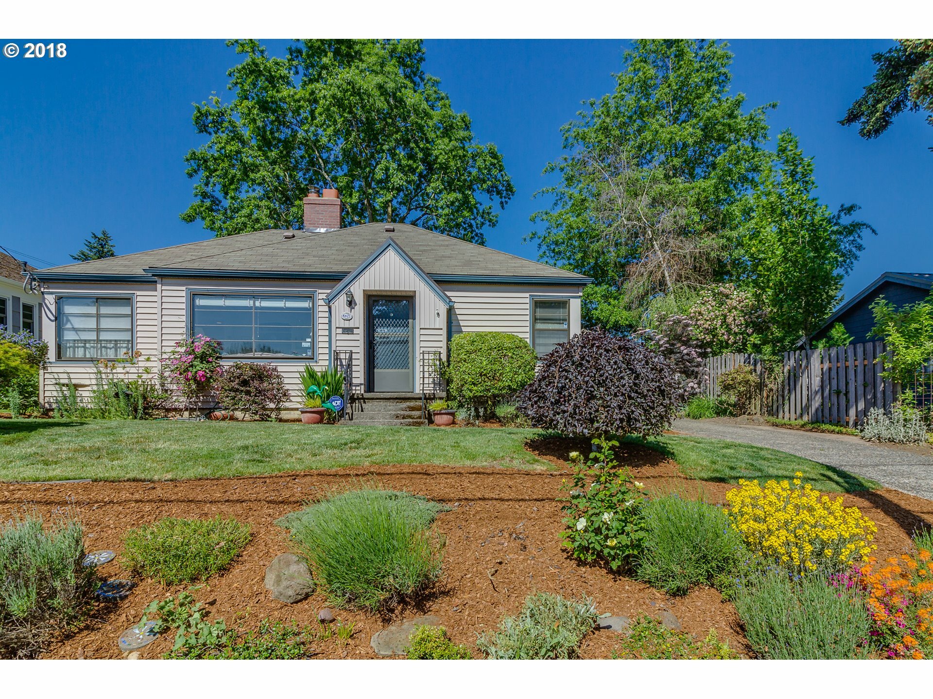 Property Photo: 4621 NE 37th Ave OR 97211