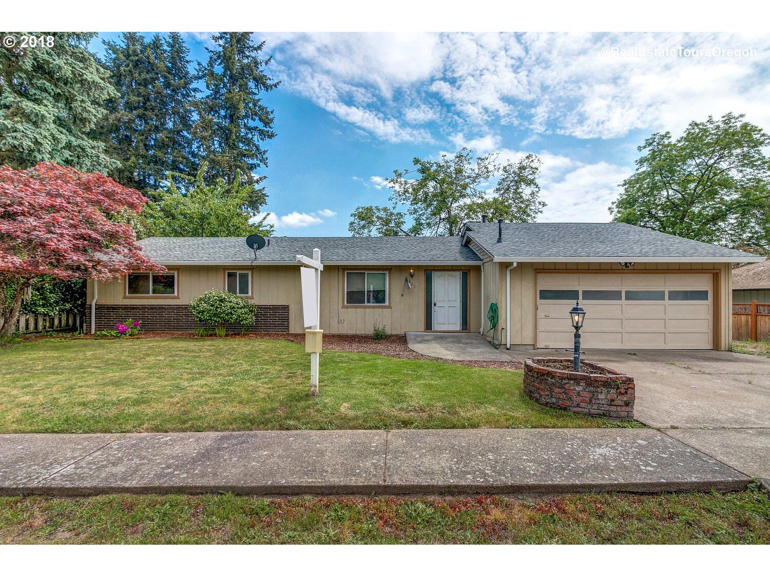 Property Photo:  2308 Willow Dr  OR 97132 