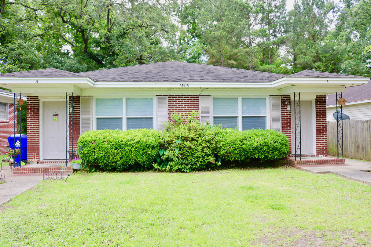 Property Photo: 1409 River Front Drive SC 29407