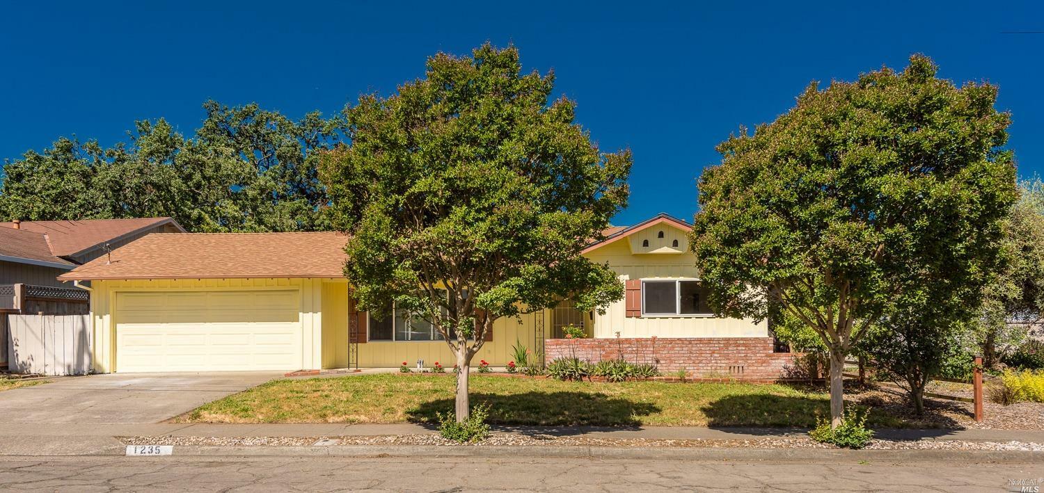 Property Photo:  1235 Manhattan Way  CA 95401 