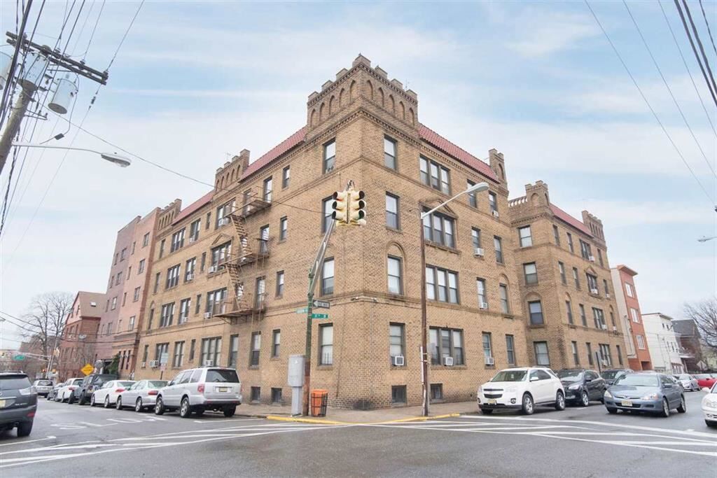 Property Photo:  148 37th St 4A  NJ 07087 