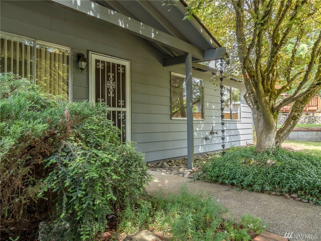 Property Photo:  21616 6th Ave W  WA 98021 