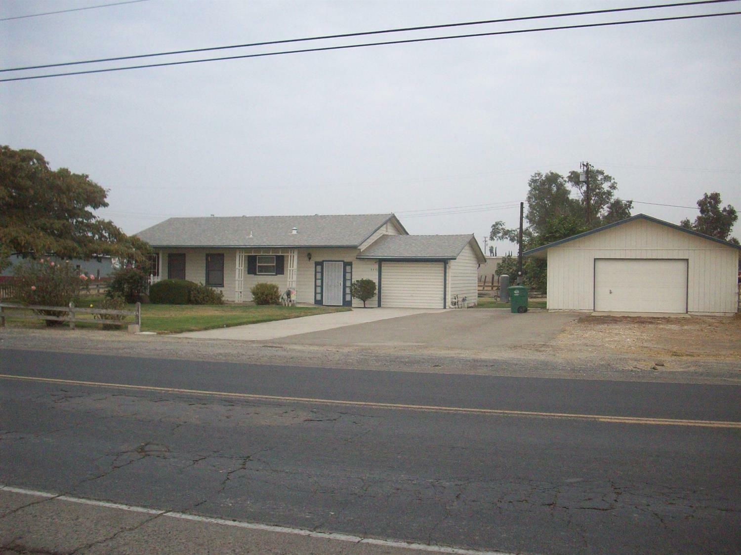 Property Photo:  6446 Avenue 304  CA 93291 