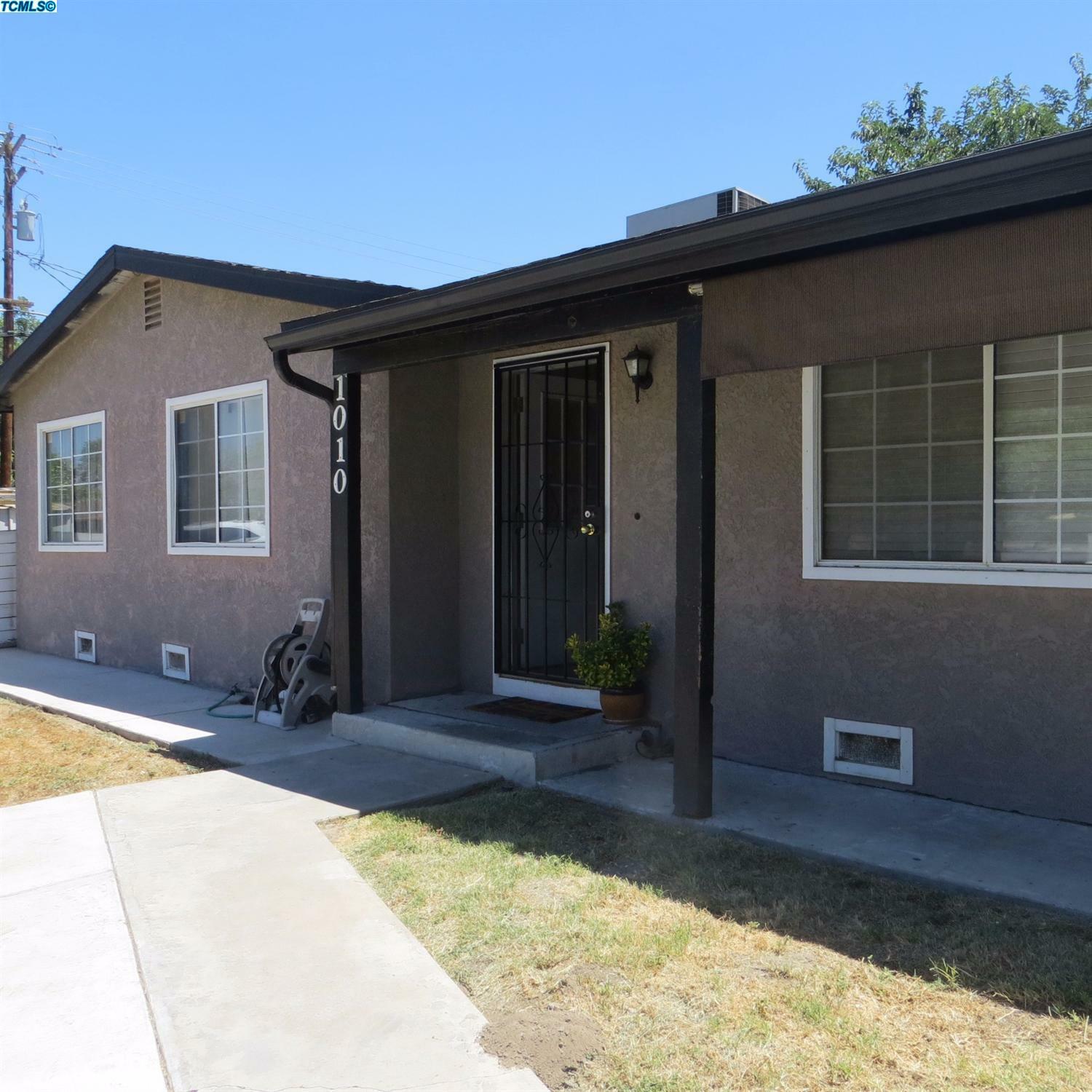 1010 S Chinowth Street  Visalia CA 93277 photo