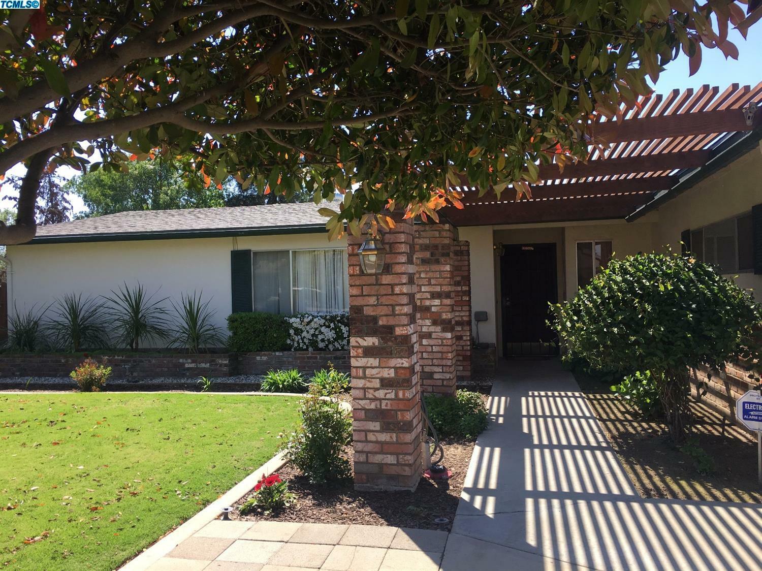 3743 W Paradise Avenue  Visalia CA 93277 photo