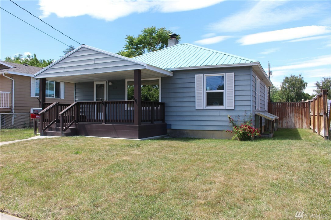 Property Photo: 914 Orondo Ave WA 98801