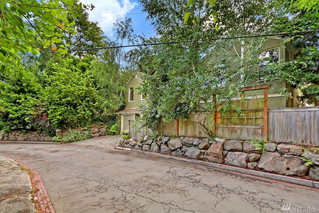 Property Photo: 128 37th Ave E WA 98112